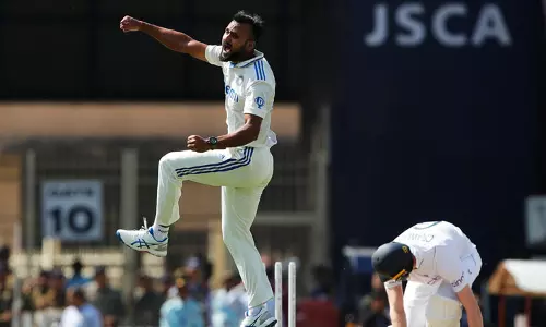 സ്പീഡ് ഗൺ ആകാശ് ദീപ്; സാക് ക്രോളിയുടെ പ്രതിരോധം ഭേദിച്ച അത്ഭുത പന്ത്-വീഡിയോ