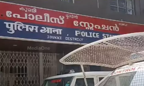 Kumali police,police attack,Kumali SI,idukki news,എസ്.ഐക്ക് മര്‍ദനം,കുമളി പൊലീസ്