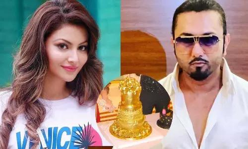 Honey Singh gifts RS 3 Crores gold cake to Urvashi Rautela on her birthday Honey Singh gifts RS 3 Crores gold cake to Urvashi Rautela on her birthday
