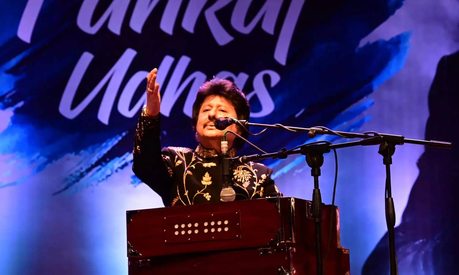 ഹാർമോണിയം പൂട്ടി, മെഹ്ഫിൽ നിര്‍ത്തി പങ്കജ് ഉധാസ് മടങ്ങുമ്പോള്‍