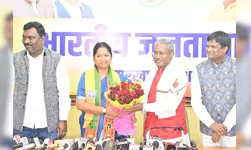 Congress MP Geeta koda with BJP_Jharkhand