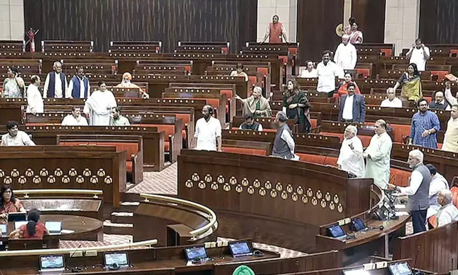 രാജ്യസഭ തെരഞ്ഞെടുപ്പിൽ നാടകീയ രംഗങ്ങൾ; അട്ടിമറി ഭീഷണിയിൽ മുന്നണികൾ