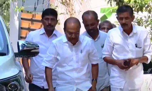 Muslim League State President Panakkad Sadikali met PK Kunhalikutty and ET Muhammad Basheer.