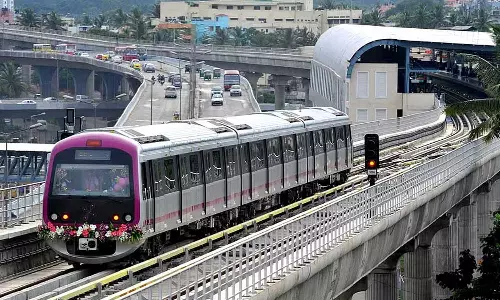 വസ്ത്രധാരണത്തിന്റെ പേരിൽ കർഷകന് മെട്രോ സ്റ്റേഷനിൽ വിലക്ക്; സുരക്ഷാ ഉദ്യോഗസ്ഥനെ പിരിച്ചുവിട്ടു