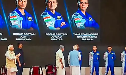 ഗഗൻയാൻ സംഘത്തിൽ എന്തുകൊണ്ട് വനിതകളില്ല? കാരണമിതാണ്