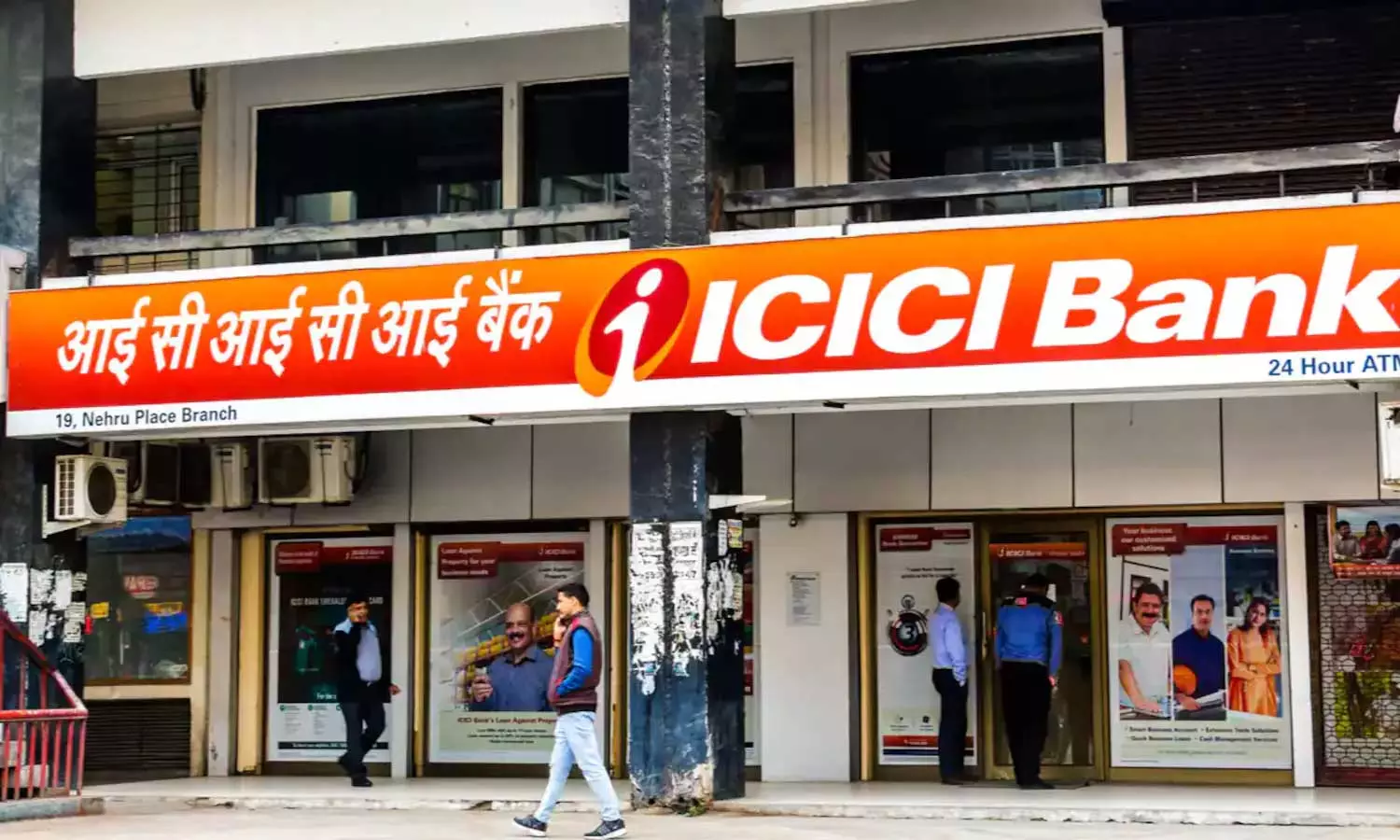 ഐസിഐസിഐ ബാങ്കില് വൻ തട്ടിപ്പ്; നിക്ഷേപകയുടെ 13.5 കോടി രൂപ മാനേജർ തട്ടിയെടുത്തെന്ന് പരാതി ഐസിഐസിഐ ബാങ്കില് വൻ തട്ടിപ്പ്; നിക്ഷേപകയുടെ 13.5 കോടി രൂപ മാനേജർ തട്ടിയെടുത്തെന്ന് പരാതി