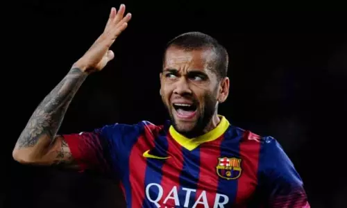 ഡാനി ആൽവസ് ഇനി ഇതിഹാസ താരമല്ല;പദവി തിരിച്ചെടുത്ത് ബാഴ്‌സലോണ