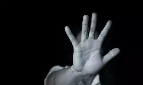 യു.പിയിൽ  കൂട്ടബലാത്സംഗത്തിന് ഇരയായ പ്രായപൂർത്തിയാകാത്ത 2 പെൺകുട്ടികൾ മരിച്ച നിലയിൽ; 3 പേർ പിടിയിൽ