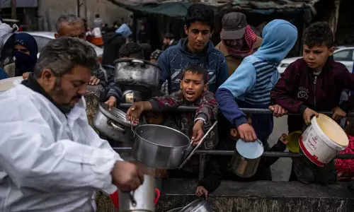 ഭക്ഷണത്തിന് കാത്തിരുന്നവർക്ക് നേരെ ഇസ്രായേൽ ആക്രമണം; 104 ഫലസ്തീനികൾ കൊല്ലപ്പെട്ടു ഭക്ഷണത്തിന് കാത്തിരുന്നവർക്ക് നേരെ ഇസ്രായേൽ ആക്രമണം; 104 ഫലസ്തീനികൾ കൊല്ലപ്പെട്ടു