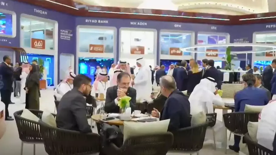 സൗദിയിൽ പ്രാദേശിക ആസ്ഥാനം സ്ഥാപിക്കാൻ 350 കമ്പനികൾക്ക് ലൈസൻസ് അനുവദിച്ചു സൗദിയിൽ പ്രാദേശിക ആസ്ഥാനം സ്ഥാപിക്കാൻ 350 കമ്പനികൾക്ക് ലൈസൻസ് അനുവദിച്ചു