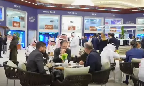 സൗദിയിൽ പ്രാദേശിക ആസ്ഥാനം സ്ഥാപിക്കാൻ 350 കമ്പനികൾക്ക് ലൈസൻസ് അനുവദിച്ചു സൗദിയിൽ പ്രാദേശിക ആസ്ഥാനം സ്ഥാപിക്കാൻ 350 കമ്പനികൾക്ക് ലൈസൻസ് അനുവദിച്ചു