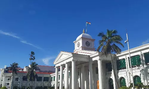 Kerala state government has increased the dearness allowance of employees.