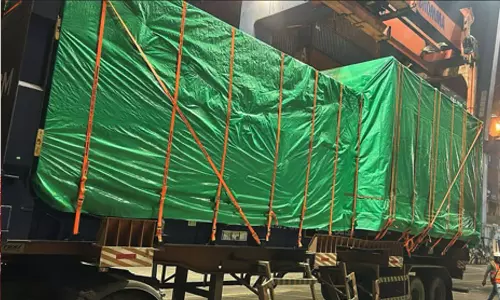 ചരക്ക് കപ്പൽ മുംബൈയില്‍ പിടിയിൽ