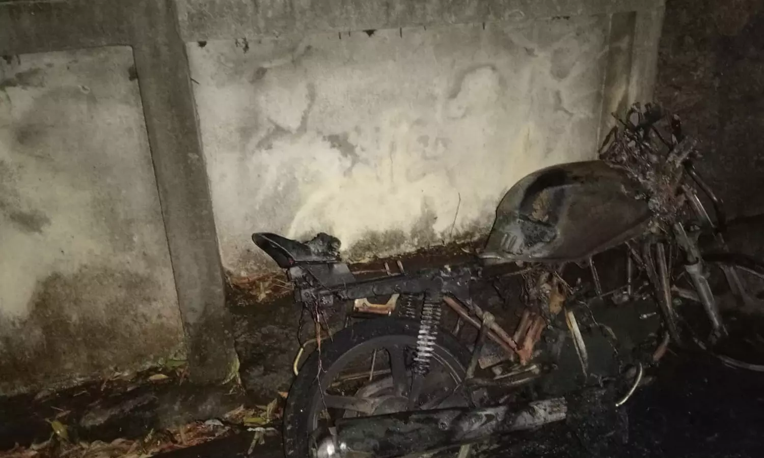 accident,Kozhikode ,bike fire,breaking news malayalam,ബൈക്കിന് തീപിടിച്ചു,കോഴിക്കോട്,അപകടം, accident,Kozhikode ,bike fire,breaking news malayalam,ബൈക്കിന് തീപിടിച്ചു,കോഴിക്കോട്,അപകടം,