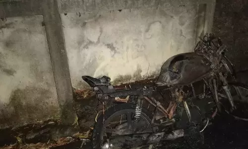 accident,Kozhikode ,bike fire,breaking news malayalam,ബൈക്കിന് തീപിടിച്ചു,കോഴിക്കോട്,അപകടം,