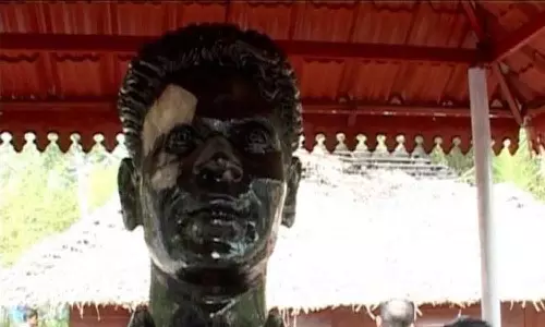 കൃഷ്ണപിള്ള സ്മാരകം തകർത്ത കേസിൽ പ്രതിയാക്കപ്പെട്ടയാളെ തിരികെയെടുത്തു; കഞ്ഞിക്കുഴി സിപിഎമ്മിൽ നിന്നും അഞ്ച് പേർ രാജിവെച്ചു കൃഷ്ണപിള്ള സ്മാരകം തകർത്ത കേസിൽ പ്രതിയാക്കപ്പെട്ടയാളെ തിരികെയെടുത്തു; കഞ്ഞിക്കുഴി സിപിഎമ്മിൽ നിന്നും അഞ്ച് പേർ രാജിവെച്ചു