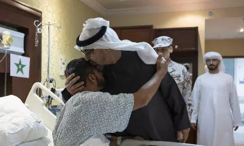 സോമാലിയ ഭീകരാക്രമണം; പരിക്കേറ്റ യു.എ.ഇ  സൈനികനെ സന്ദർശിച്ച്​ പ്രസിഡന്‍റ്