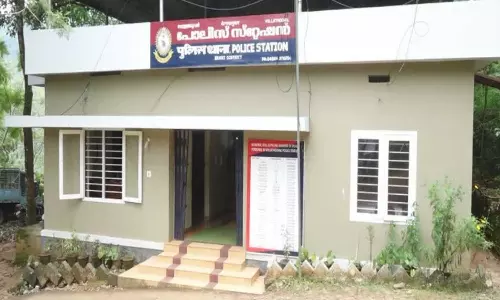 അടിമാലിയിൽ ബൈക്കിലെത്തിയ സംഘം പൊലീസുകാരനെ വെട്ടി