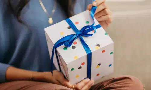 Bengaluru,Stabbed,Anniversary Gift,wedding anniversary gift,wedding anniversary,crime news,വിവാഹ വാര്‍ഷികം,ഭാര്യ ഭര്‍ത്താവിനെ കുത്തി,വിവാഹ സമ്മാനം നല്‍കിയില്ല