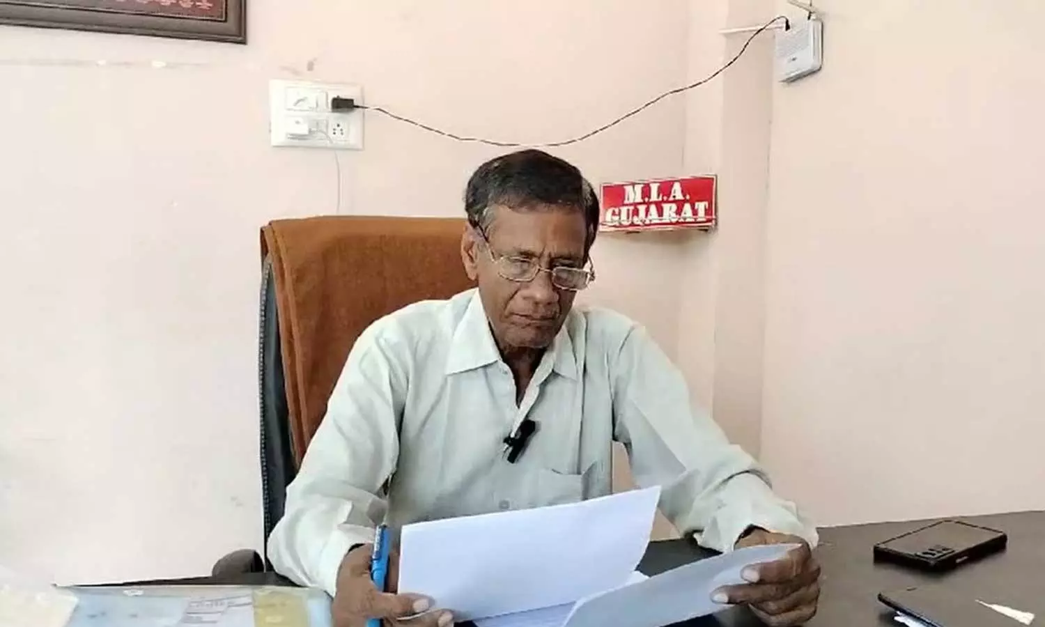 ഗുജറാത്ത് കോൺഗ്രസ് നേതാവ് എംഎൽഎ രാജിവച്ചു; ബിജെപിയിൽ ചേരും ഗുജറാത്ത് കോൺഗ്രസ് നേതാവ് എംഎൽഎ രാജിവച്ചു; ബിജെപിയിൽ ചേരും