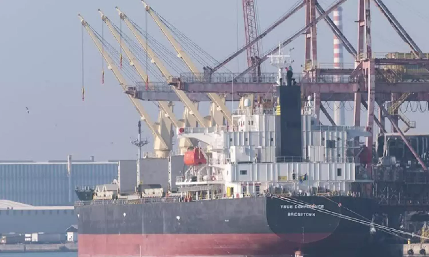 ഏദൻ ഉൾക്കടലിൽ ഹൂതി ആക്രമണം; മൂന്ന് കപ്പൽ ജീവനക്കാർ കൊല്ലപ്പെട്ടു