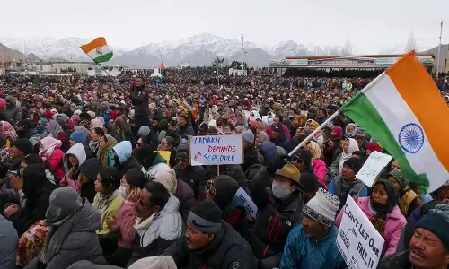 ലഡാക്കിന് സംസ്ഥാന പദവി ആവശ്യപ്പെട്ട് പ്രതിഷേധം ശക്തം; ബന്ദ് ആചരിച്ചു