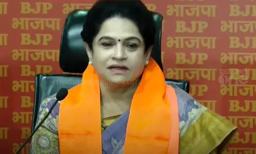 ചേച്ചി ഒറ്റയ്ക്കല്ല, ഞങ്ങള് കൂടെ വരാമെന്നാണ് പ്രവർത്തകർ പറയുന്നത്; ബി.ജെ.പി പ്രവേശനത്തിന് ശേഷം പത്മജ വേണുഗോപാൽ ചേച്ചി ഒറ്റയ്ക്കല്ല, ഞങ്ങള് കൂടെ വരാമെന്നാണ് പ്രവർത്തകർ പറയുന്നത്; ബി.ജെ.പി പ്രവേശനത്തിന് ശേഷം പത്മജ വേണുഗോപാൽ