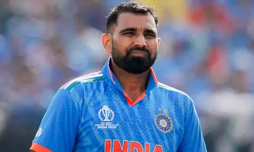 ബംഗാളിൽ മുഹമ്മദ് ഷമിയെ കളത്തിലിറക്കാൻ ബിജെപി നീക്കം; നിലപാട് വ്യക്തമാക്കാതെ താരം