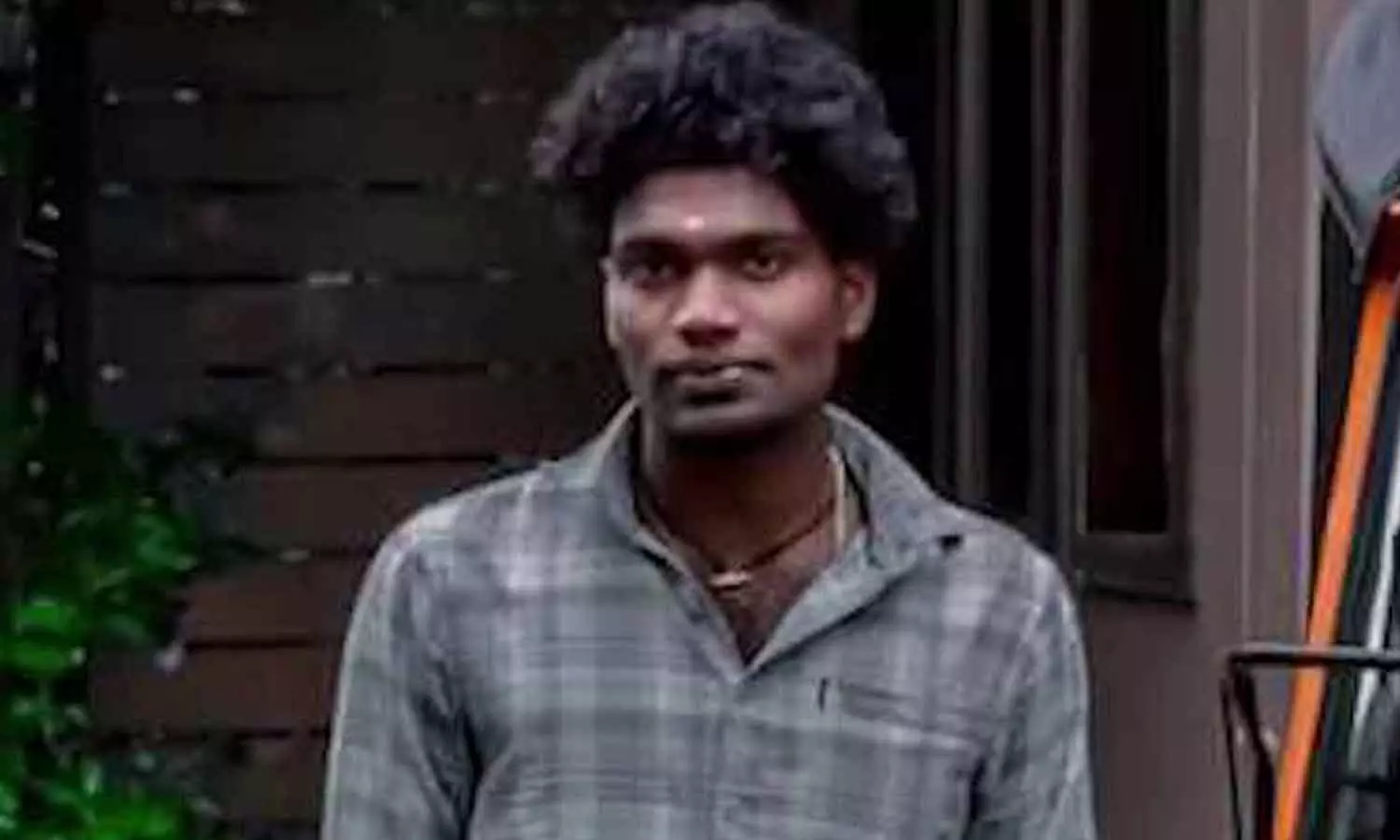 ഇടുക്കിയിൽ ഉത്സവത്തിനിടെ യുവാവിനെ കുത്തിക്കൊന്നു ഇടുക്കിയിൽ ഉത്സവത്തിനിടെ യുവാവിനെ കുത്തിക്കൊന്നു