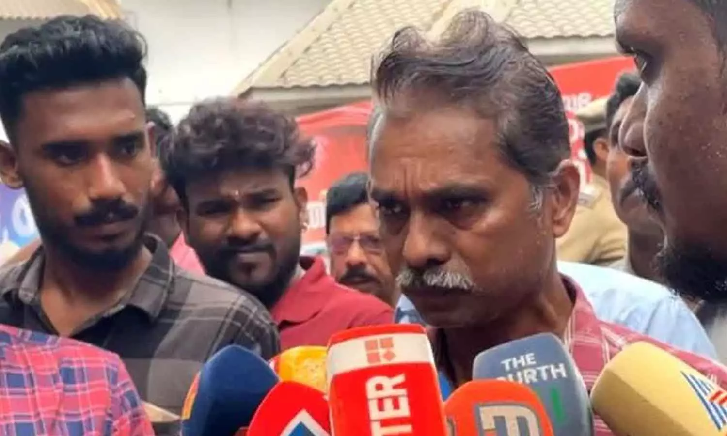 സിദ്ധാർഥന്റെ മരണം; മുഖ്യമന്ത്രി സി.ബി.ഐ അന്വേഷണം ഉറപ്പുനൽകിയെന്ന് പിതാവ് സിദ്ധാർഥന്റെ മരണം; മുഖ്യമന്ത്രി സി.ബി.ഐ അന്വേഷണം ഉറപ്പുനൽകിയെന്ന് പിതാവ്