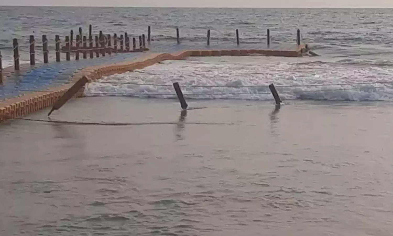 Varkala Floating Bridge, Floating Bridge Accident, tourism department,latest malayalam news,ഫ്ളോട്ടിങ് ബ്രിഡ്ജ് അപകടം,വര്‍ക്കല,