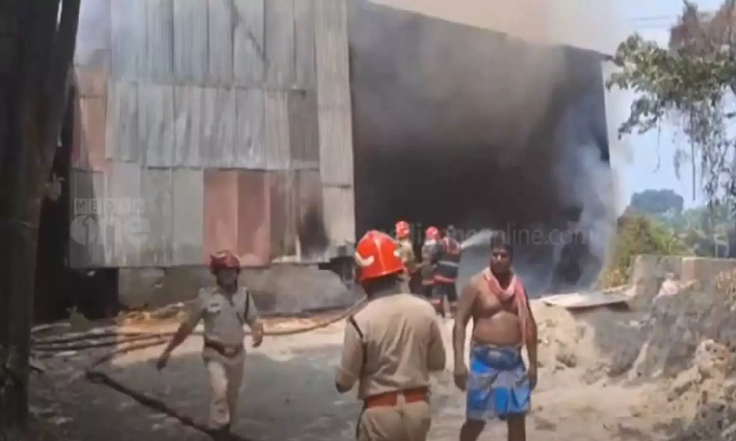 Fire at plywood company in Perumbavoor, Firefighting efforts continue Fire at plywood company in Perumbavoor, Firefighting efforts continue