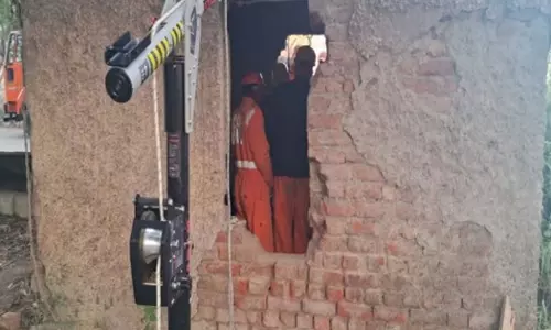 Child falls into 40 feet deep borewell in Delhi