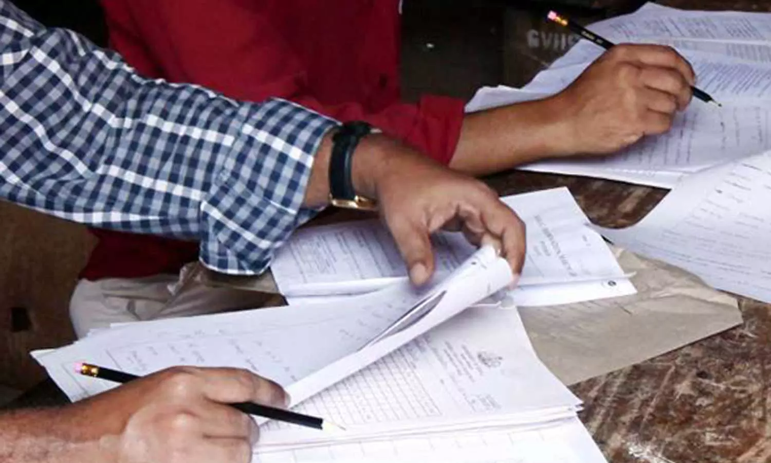 exam paper,കഴിഞ്ഞ വർഷത്തെ ഉത്തരക്കടലാസ് നോക്കിയ വേതനം ലഭിച്ചില്ല,valuation camp