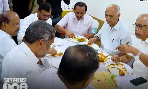 Lok Sabha candidates friendship sharing in Jamaate Islami Iftar meet held at Kozhikode, Lok Sabha elections 2024