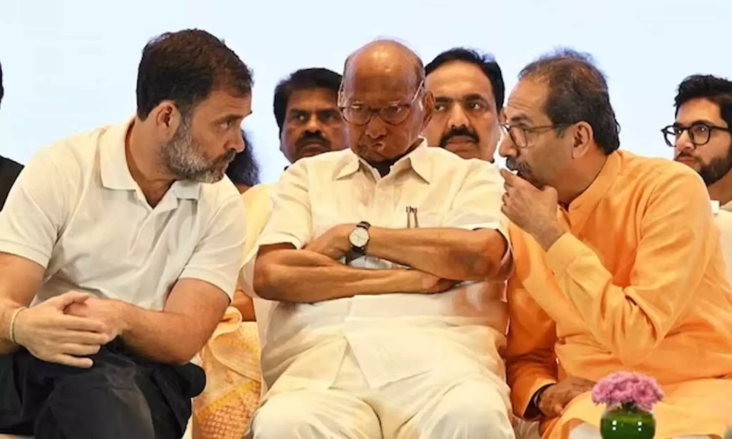 സീറ്റ് ചര്ച്ച വേഗത്തിലാക്കി മുന്നണികള്; കീറാമുട്ടിയായി മഹാരാഷ്ട്ര, മുന്നണിയില് പിടിമുറുക്കി ബിജെപി സീറ്റ് ചര്ച്ച വേഗത്തിലാക്കി മുന്നണികള്; കീറാമുട്ടിയായി മഹാരാഷ്ട്ര, മുന്നണിയില് പിടിമുറുക്കി ബിജെപി