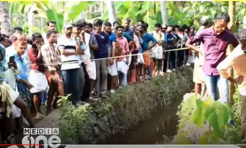 Mujeeb, a native of Malappuram Kondotti, arrested for the murder of a woman in Perambra. Mujeeb, a native of Malappuram Kondotti, arrested for the murder of a woman in Perambra.