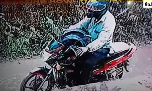 Mujeeb, a native of Malappuram Kondotty, arrested for the murder of a woman in Perambra. Mujeeb, a native of Malappuram Kondotty, arrested for the murder of a woman in Perambra.