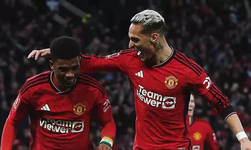 ഏഴു ഗോൾ ത്രില്ലറിൽ ചെമ്പടയെ തുരത്തി ചെകുത്താൻമാർ; എഫ് എ കപ്പ് സെമിയിൽ