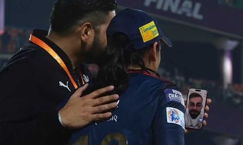 സൂപ്പര്‍ വുമണ്‍;  സ്മൃതി മന്ദാനക്ക് കോഹ്‍ലിയുടെ സര്‍പ്രൈസ്, വീഡിയോ ഏറ്റെടുത്ത് ആരാധകര്‍