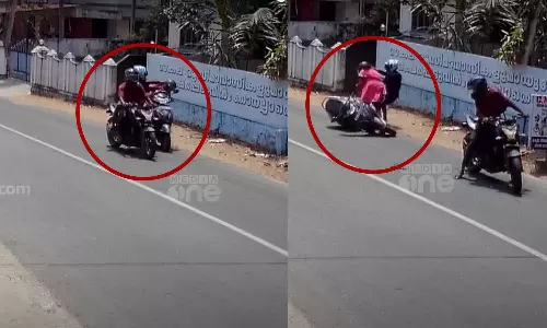 ബൈക്കിലെത്തിയ സംഘം സ്ത്രീയുടെ ആറു പവന്റെ മാല കവർന്നു