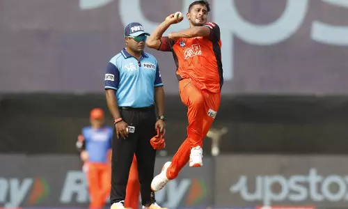 ഉമ്രാൻ മാലികിനെ സിക്സർ പറത്തുമെന്ന് ഷഹബാസ് അഹമ്മദ്; പരിശീലന മത്സരത്തിൽ സംഭവിച്ചത്- വീഡിയോ