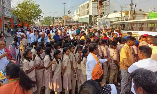 മോദിയുടെ കോയമ്പത്തൂര്‍ റോഡ് ഷോയില്‍ വിദ്യാര്‍ഥികള്‍: അന്വേഷണത്തിന് ഉത്തരവിട്ട് കലക്ടര്‍