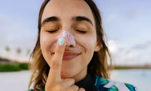 വെറുതെ പുരട്ടിയാല്‍ പോരാ; സണ്‍സ്‌ക്രീന്‍ ഉപയോഗിക്കുന്നവര്‍ ഇതെല്ലാം അറിയണം