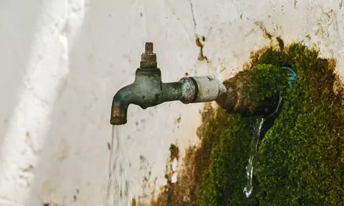 ലീക്കടക്കൽ തൊട്ട് തോട്ടം നനക്കൽ വരെ;  വീടുകളിൽ നിന്ന് തുടങ്ങാം ജലസംരക്ഷണം