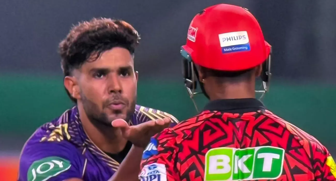 പ്രകോപനം തീർത്ത് കൊൽക്കത്ത ബൗളറുടെ വിക്കറ്റ് ആഘോഷം; രൂക്ഷമായി പ്രതികരിച്ച് മയങ്ക് അഗർവാൾ-വീഡിയോ പ്രകോപനം തീർത്ത് കൊൽക്കത്ത ബൗളറുടെ വിക്കറ്റ് ആഘോഷം; രൂക്ഷമായി പ്രതികരിച്ച് മയങ്ക് അഗർവാൾ-വീഡിയോ