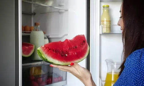 Watermelons,WatermelonStored In Fridge,Watermelon health,Foods Should Not Refrigerate,nutrition quotient,തണ്ണിമത്തന്‍,തണ്ണിമത്തന്‍ ഫ്രിഡ്ജില്‍ സൂക്ഷിക്കാമോ,തണ്ണിമത്തനും വേനല്‍കാലവും