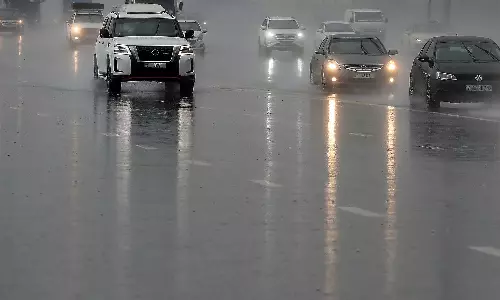 ദുബൈയിലും അബൂദബിയിലും മഴ നേരത്തെയെത്തി