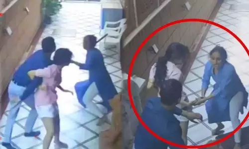 Robbers , Hyderabad ,martial arts ,robbery attempt,mother and daughter ,Viral video കള്ളന്മാരെ ഇടിച്ചോടിച്ച് വീട്ടമ്മ,ഹൈദരാബാദ്,മോഷണ ശ്രമം,ആയോധനകല,വൈറല്‍വീഡിയോ,