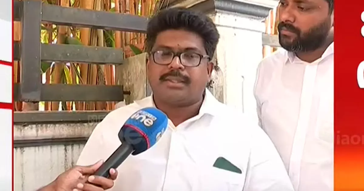 CPI leader Abdul Shukkoor joins Congress in Pathanamthitta CPI leader Abdul Shukkoor joins Congress in Pathanamthitta